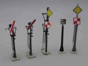 5 panneaux de signalisation ferroviaire - MKD échelle H0