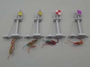 4 panneaux de signalisation ferroviaire lumineux - Echelle H0